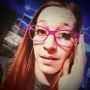 Meet your Posher, Larissa